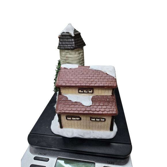 Christmas valley lighted winter barn - Picture 4 of 9